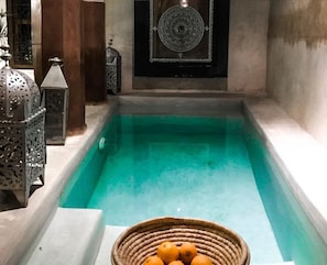 Indoor pool, sun loungers