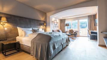 Junior studio suite | Hypoallergeen beddengoed, donsdekens, een minibar, een kluis op de kamer