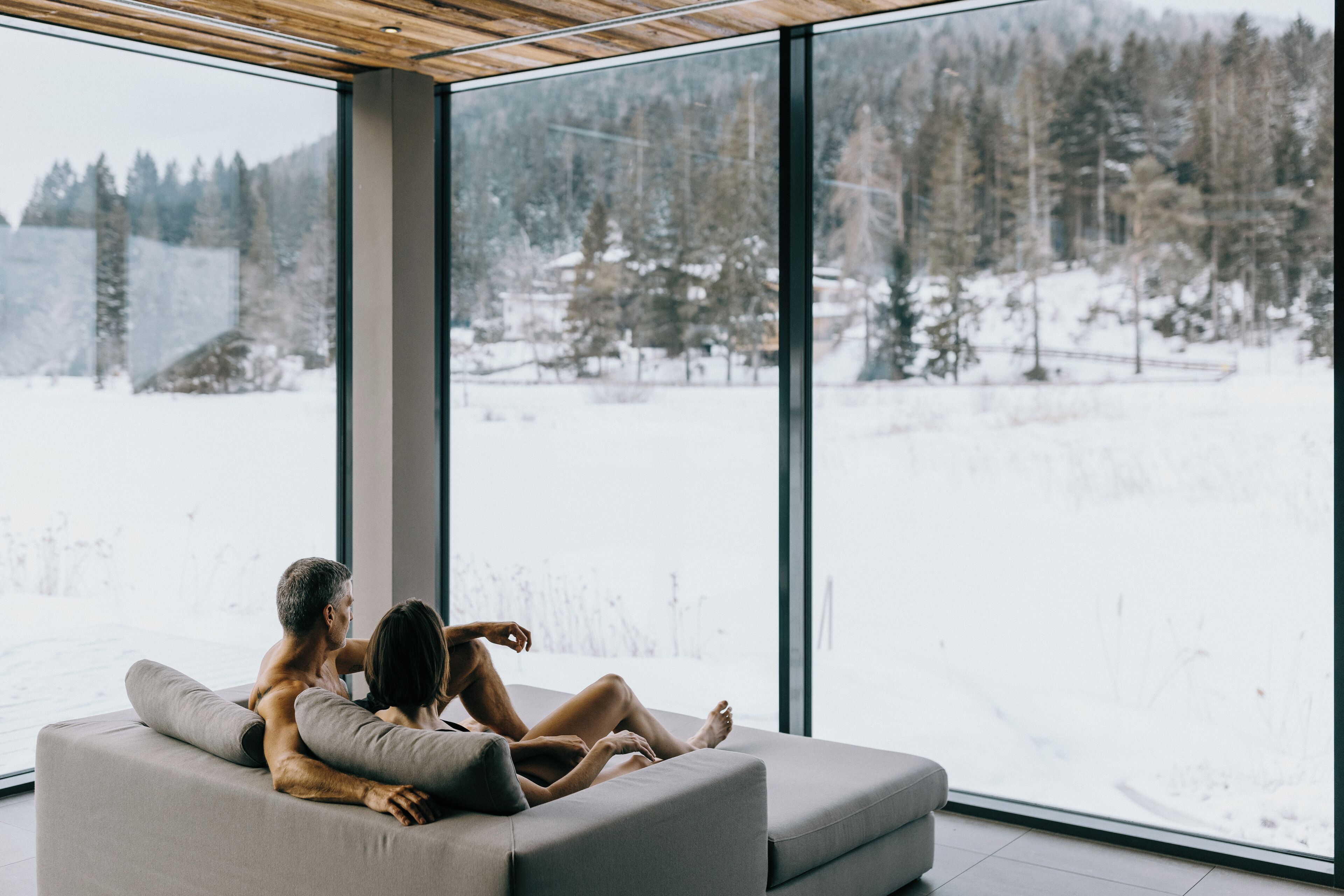 Sauna, steam room, body treatments, aromatherapy, hot stone massages