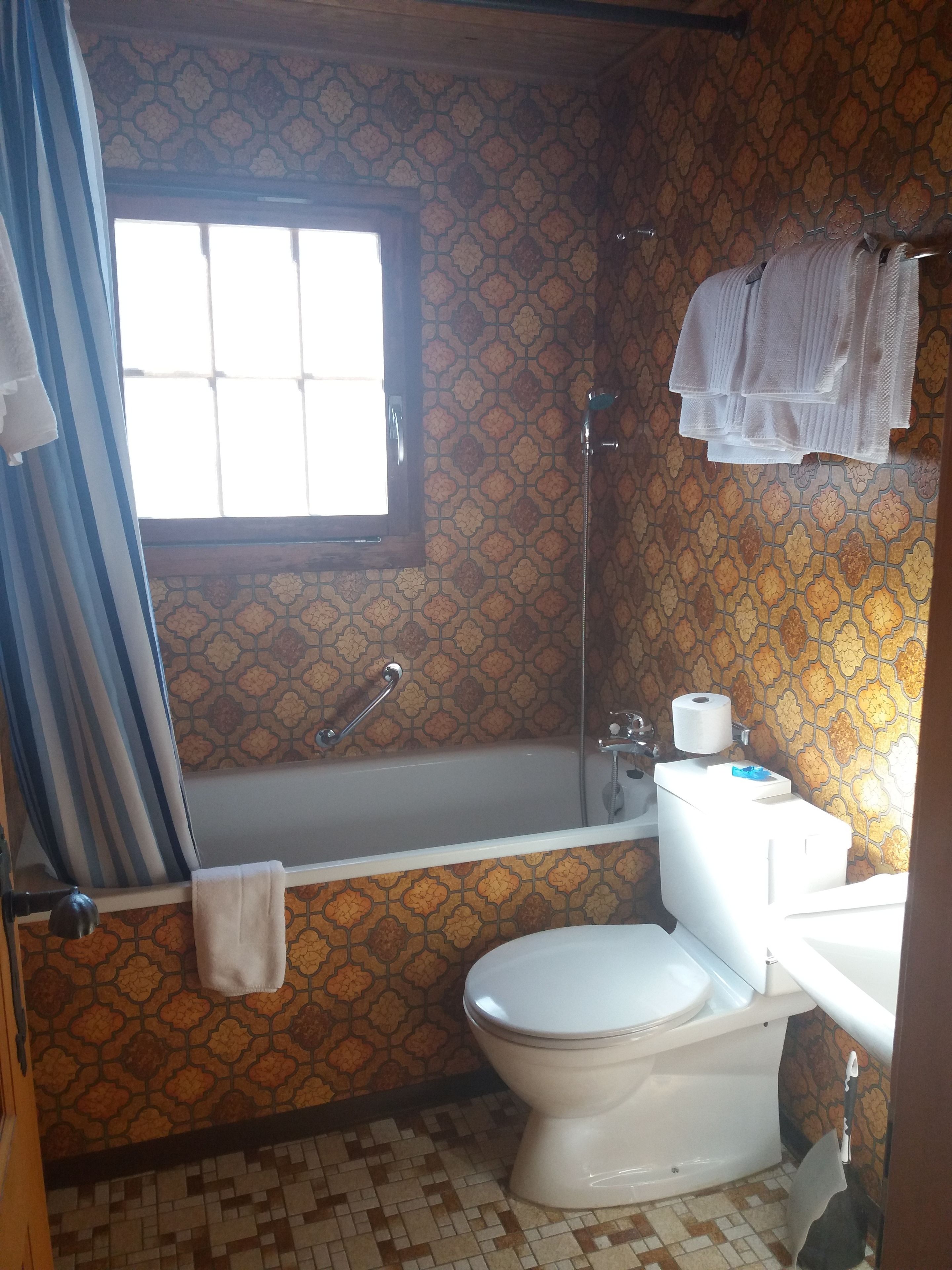 quadruple room | bathroom | separate bathtub and shower, free toiletries, hair dryer, towels