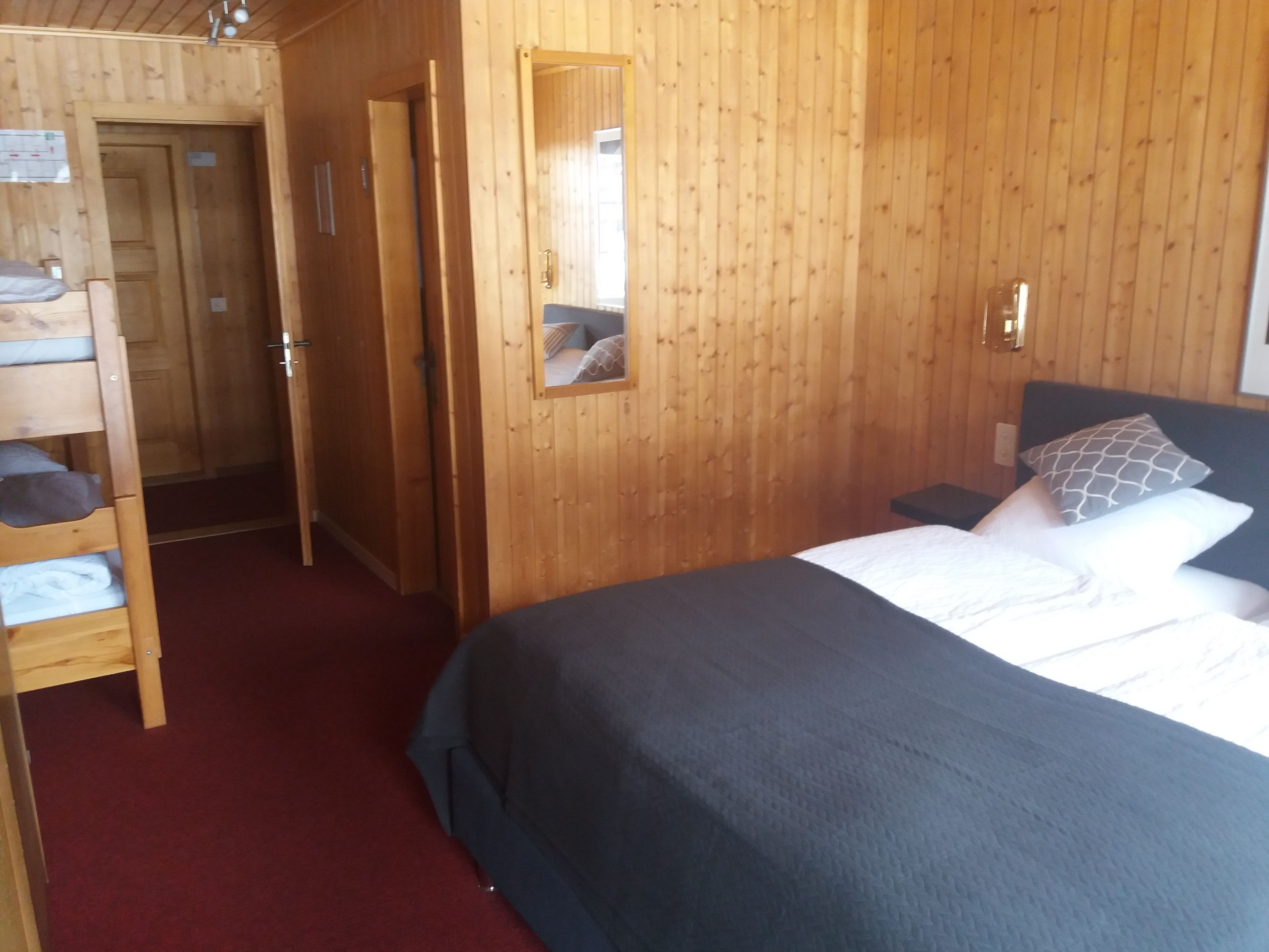 quadruple room | desk, iron/ironing board, free cots/infant beds, free rollaway beds