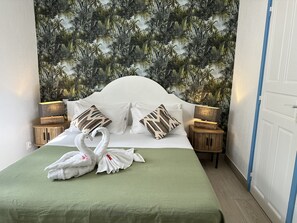 Suite Familiar (6 personnes) | Blackout curtains, soundproofing, iron/ironing board, free WiFi - Résidence Vue Mer (Deshaies)