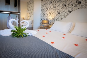 Standard Suite | Blackout drapes, soundproofing, iron/ironing board, free WiFi - Résidence Vue Mer (Deshaies)