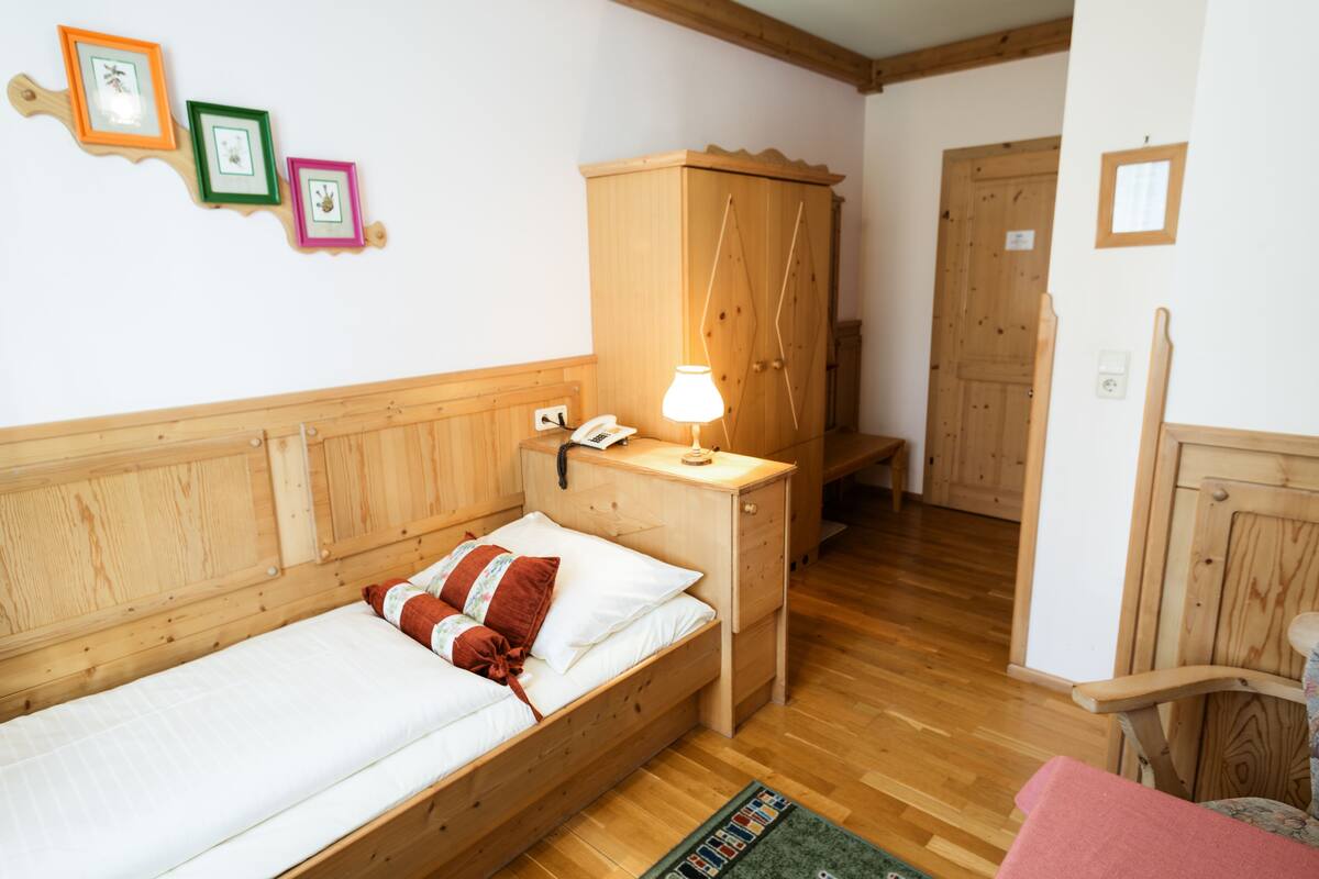 Single Room Cat. E incl. breakfast