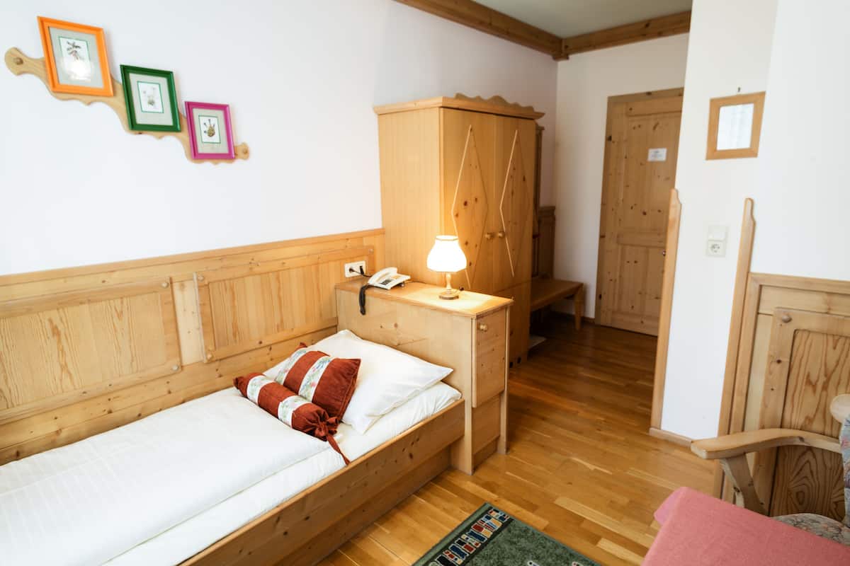 Single Room Cat. E incl. breakfast