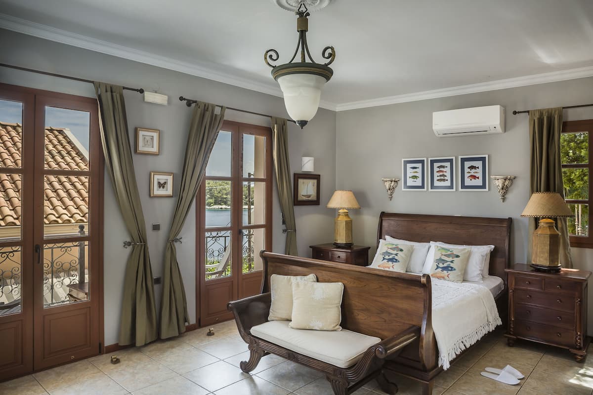 Luxe beddengoed, pillowtop-bedden, een kluis op de kamer, een bureau