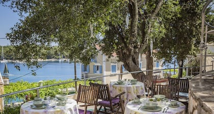 Faros Suites - Adults Only