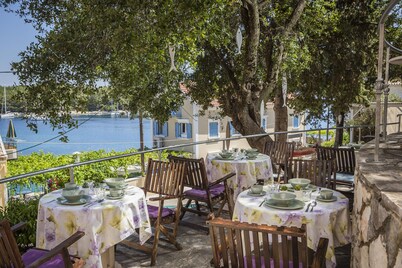 Faros Suites - Adults Only