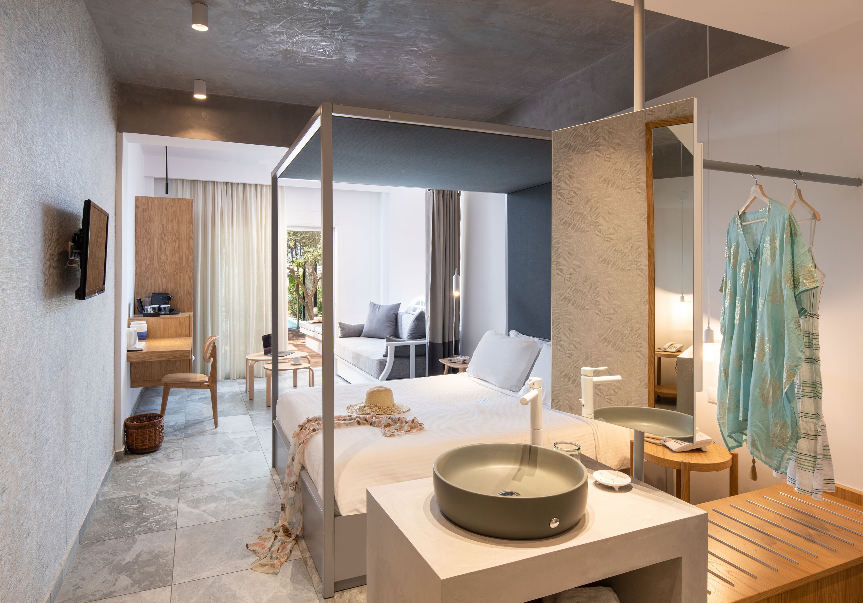 junior studio suite, private pool, garden view (premium) | 1 bedroom, premium bedding, minibar, in-room safe