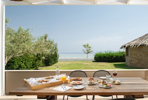 Bungalow, 1 Bedroom, Sea View (Outdoor Jetted Tub) | Beach/ocean view