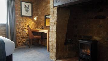 Family Room sleeps 4 | Iron/ironing board, free WiFi