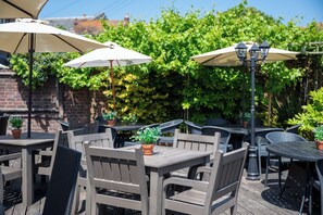 Terrace/patio - Antelope Hotel by Greene King Inns (Poole)