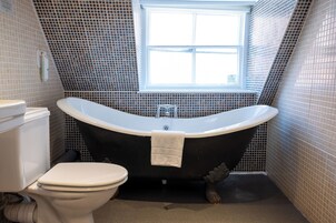 Habitación superior | Baño | Secador de pelo y toallas