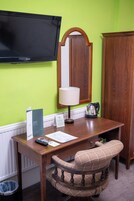 Twin Room | Desk, iron/ironing board, free WiFi, bed sheets