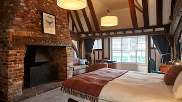 Skrivebord, strykejern/-brett, wi-fi (inkludert) og sengetøy