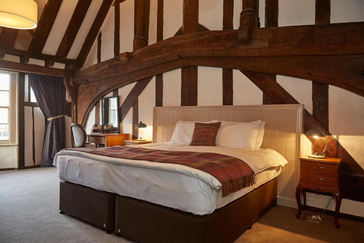 Superior Room | Desk, iron/ironing board, free WiFi, bed sheets