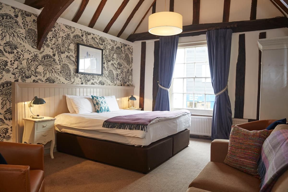 Family Room Sleeps 4 | Desk, iron/ironing board, free WiFi, bed sheets