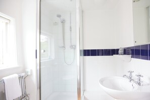 Zweibettzimmer | Badezimmer | Handtücher