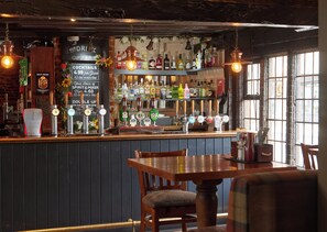 Bar (on property) - Bull Hotel Halstead by Greene King Inns (Halstead)
