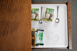 Zweibettzimmer | Schreibtisch, Bügeleisen/Bügelbrett, kostenlose Babybetten