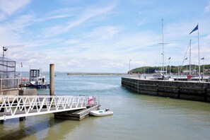 Dock - Fountain Hotel Isle of Wight by Greene King Inns (Cowes)