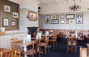 Breakfast, lunch, dinner served; British cuisine  - Fountain Hotel Isle of Wight by Greene King Inns (Cowes)