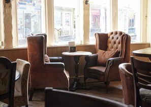 Lounge - Fountain Hotel Isle of Wight by Greene King Inns (Cowes)