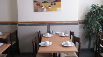 Daily continental breakfast (GBP 7 per person)