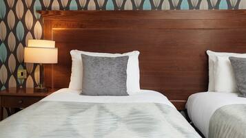 Twin Room | Desk, iron/ironing board, free WiFi, bed sheets