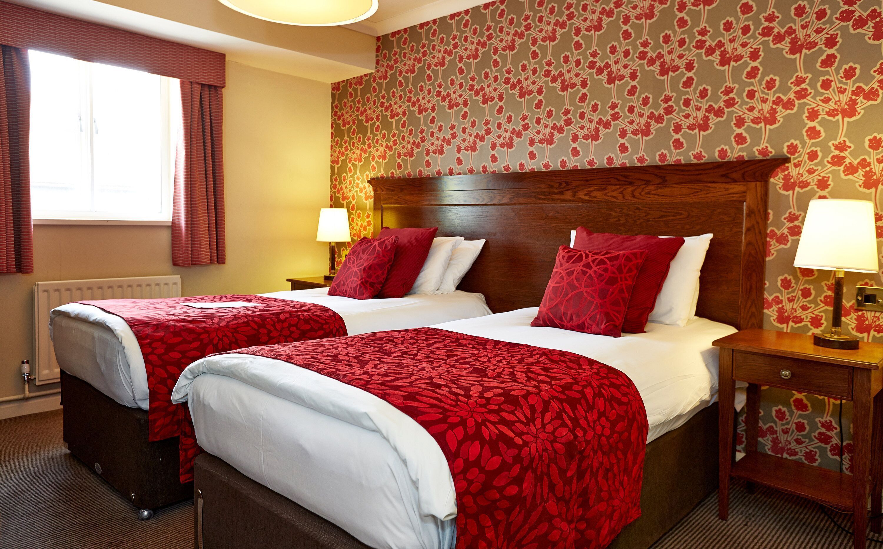 Skrivebord, strykejern/-brett, wi-fi (inkludert) og sengetøy