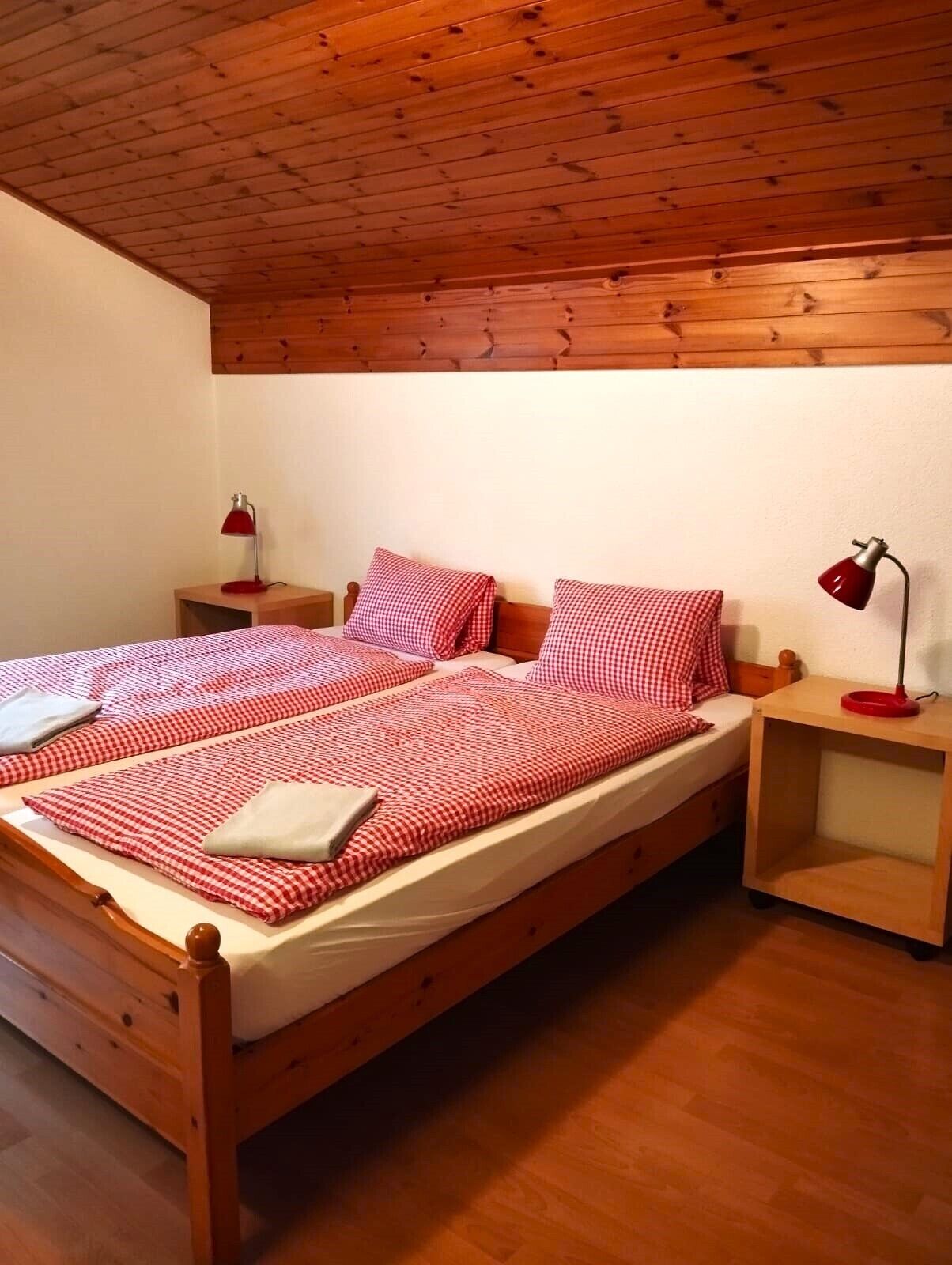 Chambre avec lits jumeaux, non-fumeur, salle de bains commune