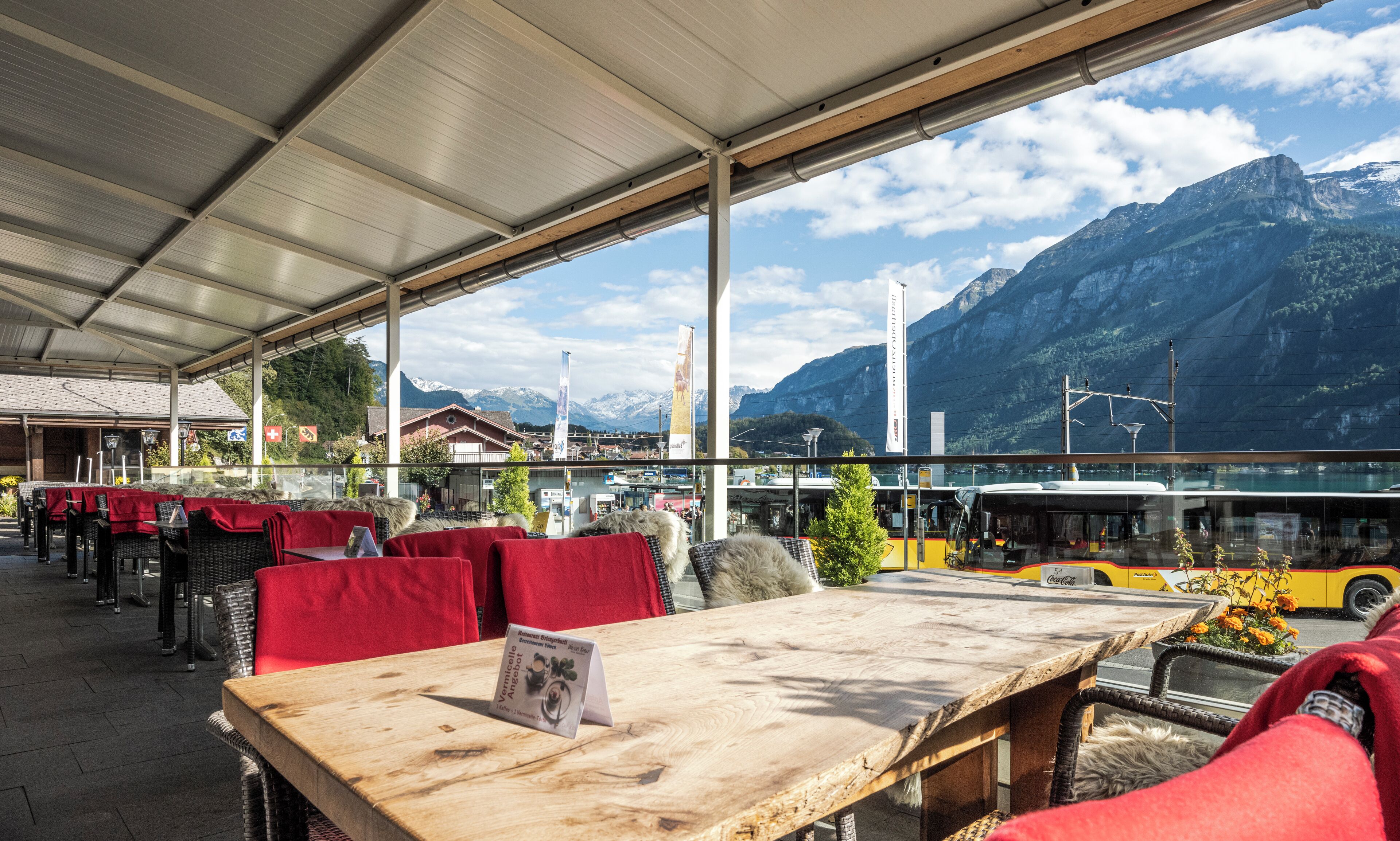 Frühstück, lokale und internationale Küche, Speisen im Freien 