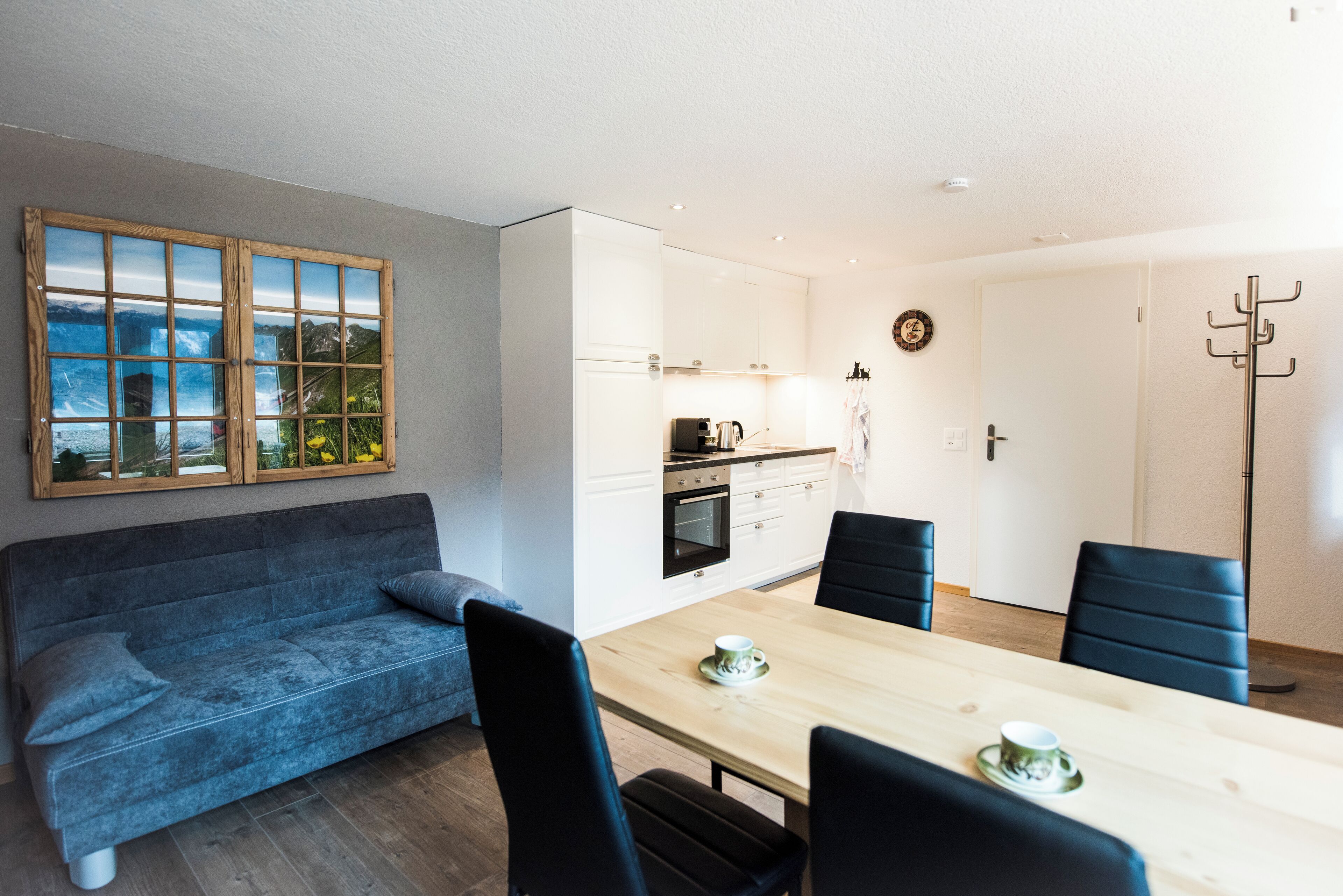 标准开间, 部分湖景 | 起居区