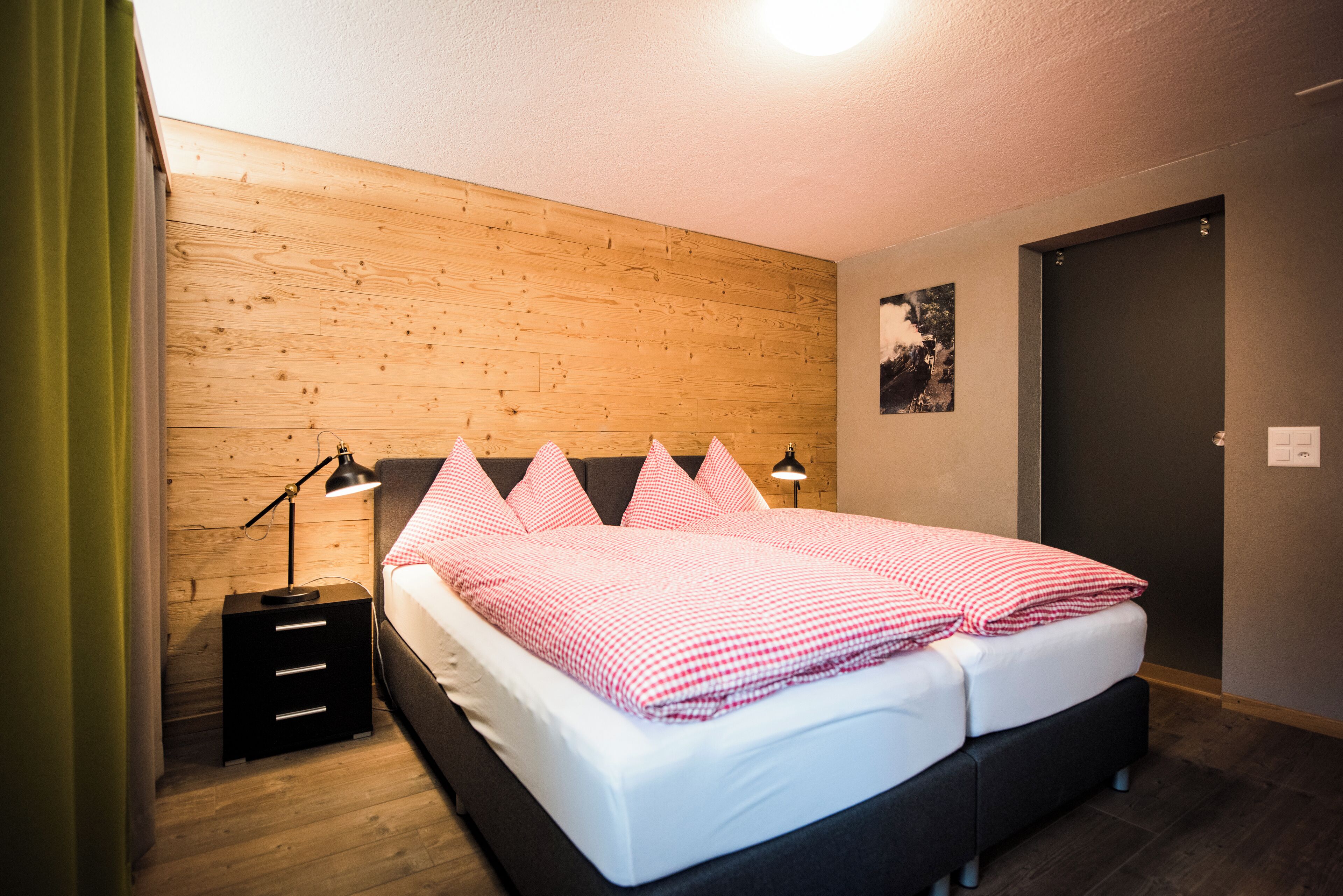 Estúdio standard, vista parcial para o lago | Cofres nos quartos, Wi-Fi de cortesia