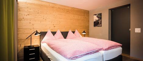 標準開放式客房, 部分湖景 | 客房內保險箱、免費無線上網