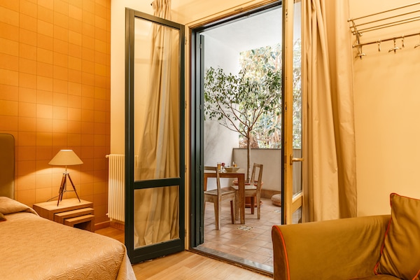 Deluxe Double Room (Vista mare o vista giardino) | Egyptian cotton sheets, premium bedding, down comforters, minibar