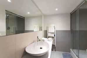 Apartment, Kitchenette, Annex Building (Palazzo Pantelleria) | Bathroom | Shower, rainfall showerhead, free toiletries, hair dryer - BB 22 Charming Rooms & Apartments (Palermo)