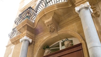 Fachada de la propiedad