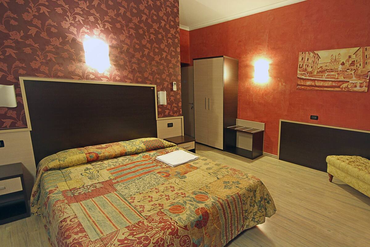 Triple Room | Frette Italian sheets, pillowtop beds, minibar, in-room safe