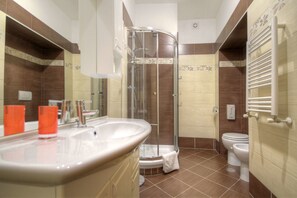 Dreibettzimmer | Badezimmer