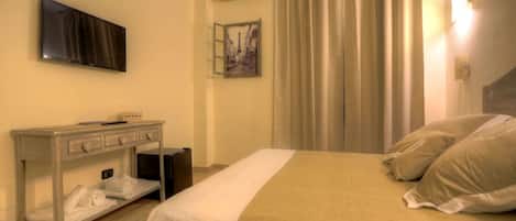 Italienske Frette-laken, senger med overmadrass og minibar