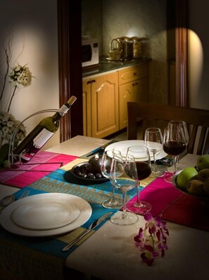 3 restaurants; breakfast, lunch, dinner, and brunch served - The Residency Mumbai (GUNDAVALI, ANDHERI)