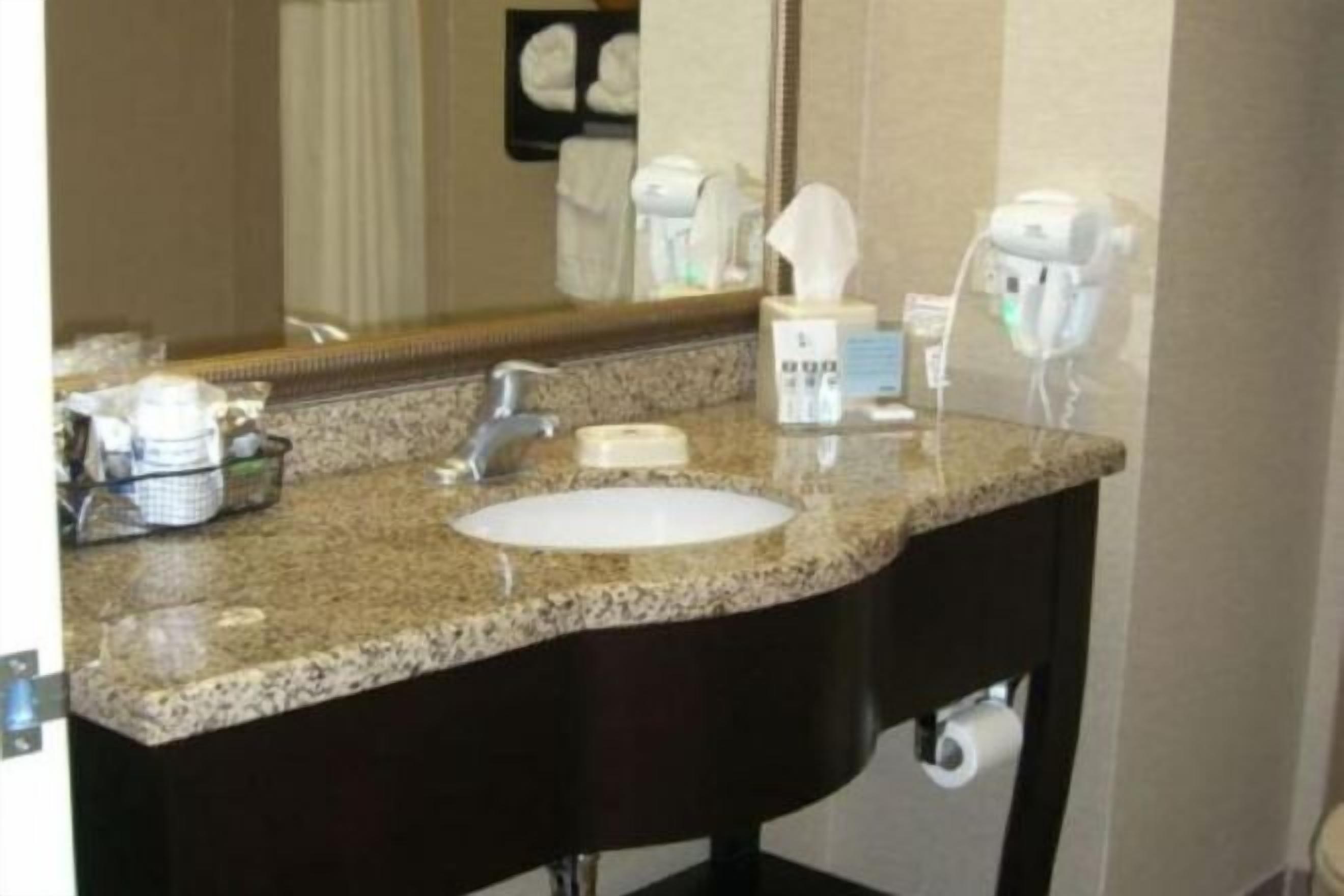 Hårføner, badekåper og håndklær