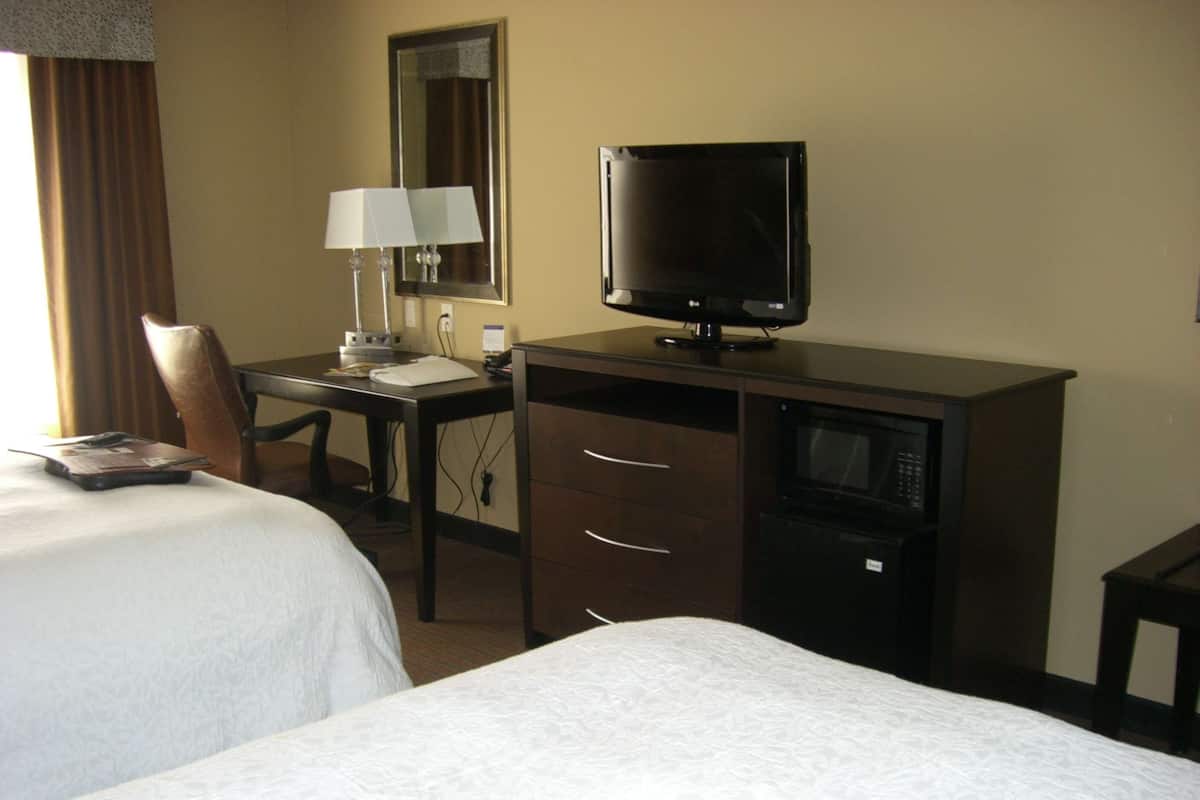 Minibar, in-room safe, iron/ironing board, free WiFi