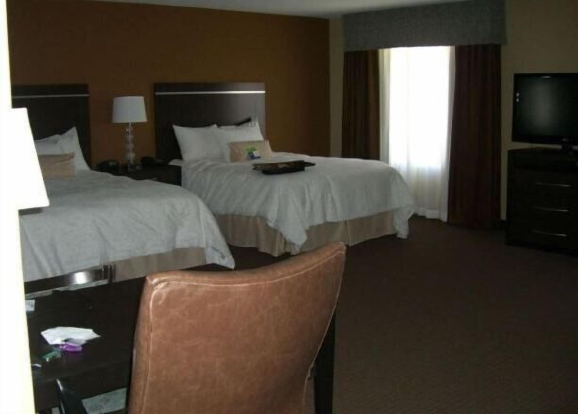 Minibar, safe på rommet, strykejern/-brett og wi-fi (inkludert)