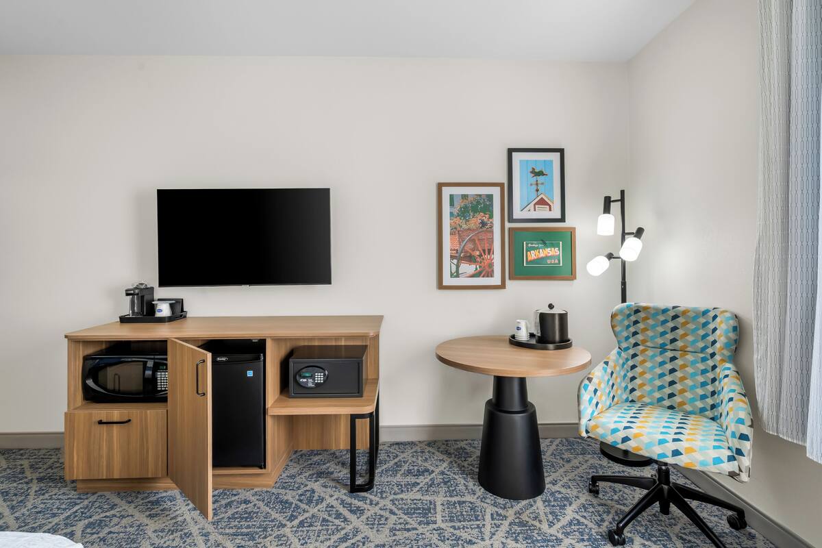 Iron/ironing board, WiFi (free), bed sheets
