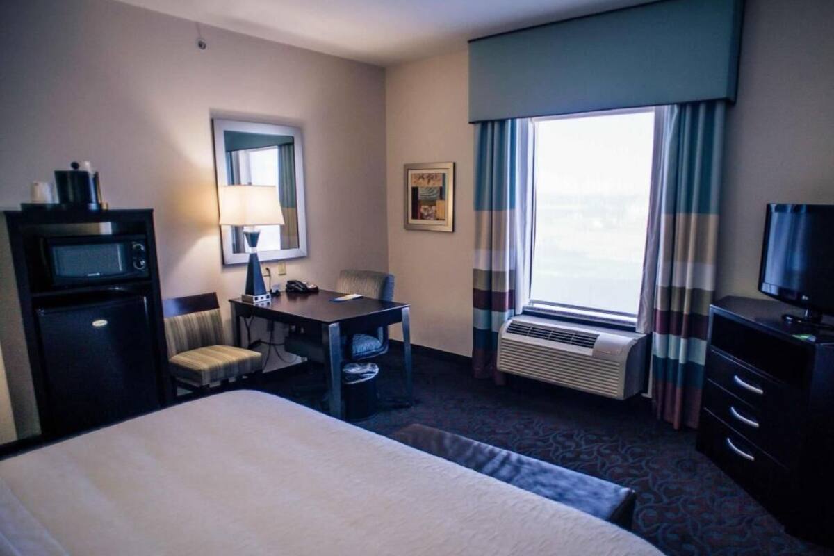 Iron/ironing board, free WiFi, bed sheets, wheelchair access
