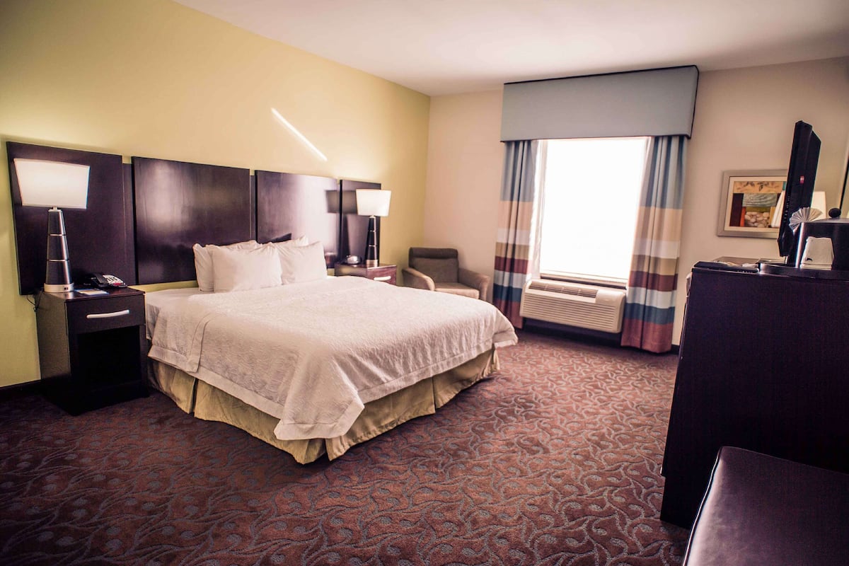 Iron/ironing board, free WiFi, bed sheets, wheelchair access