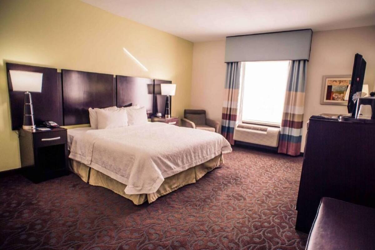 Iron/ironing board, free WiFi, bed sheets, wheelchair access