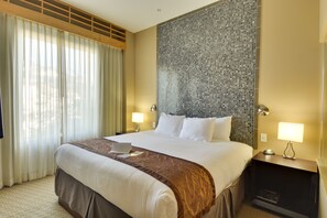 Egyptian cotton sheets, premium bedding, individually decorated - Casulo Hotel (Austin)